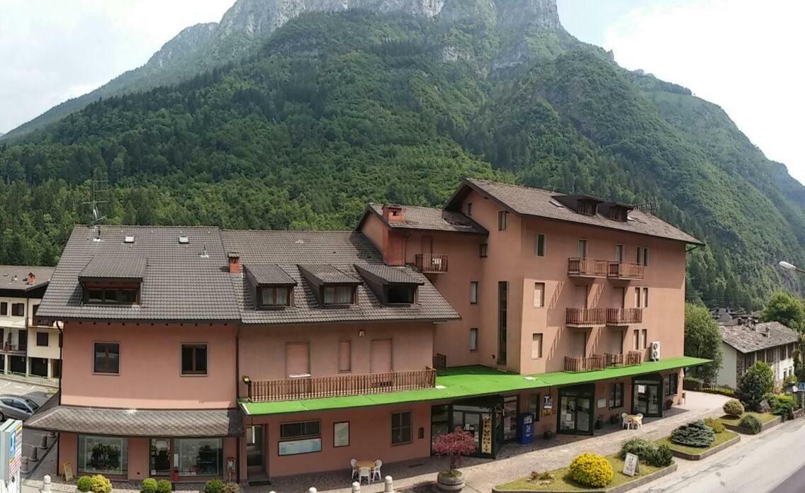 Hotel Ristorante 格罗莫 外观 照片