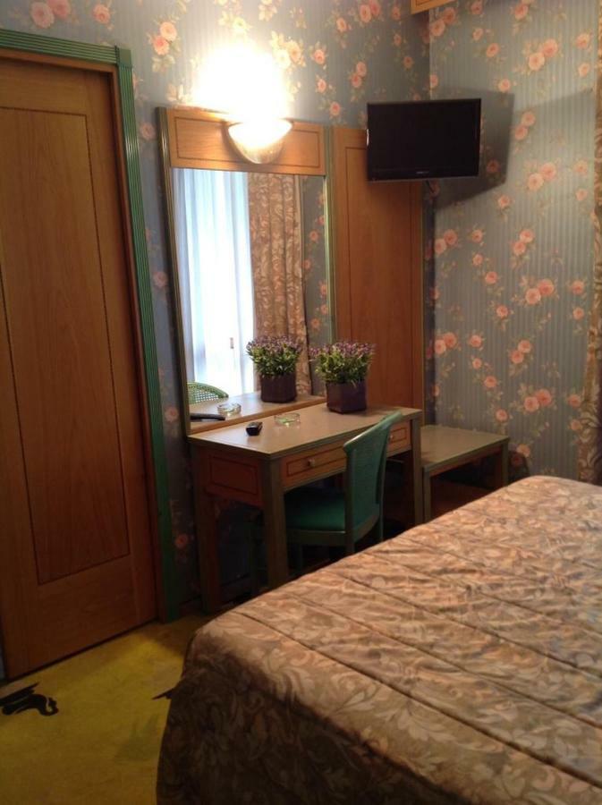 Hotel Ristorante 格罗莫 外观 照片